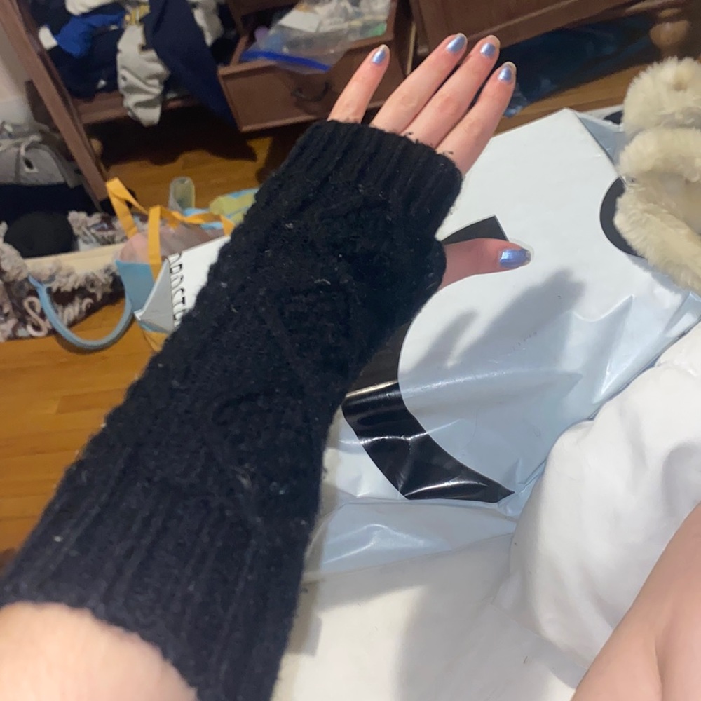 Cable knit arm warmers